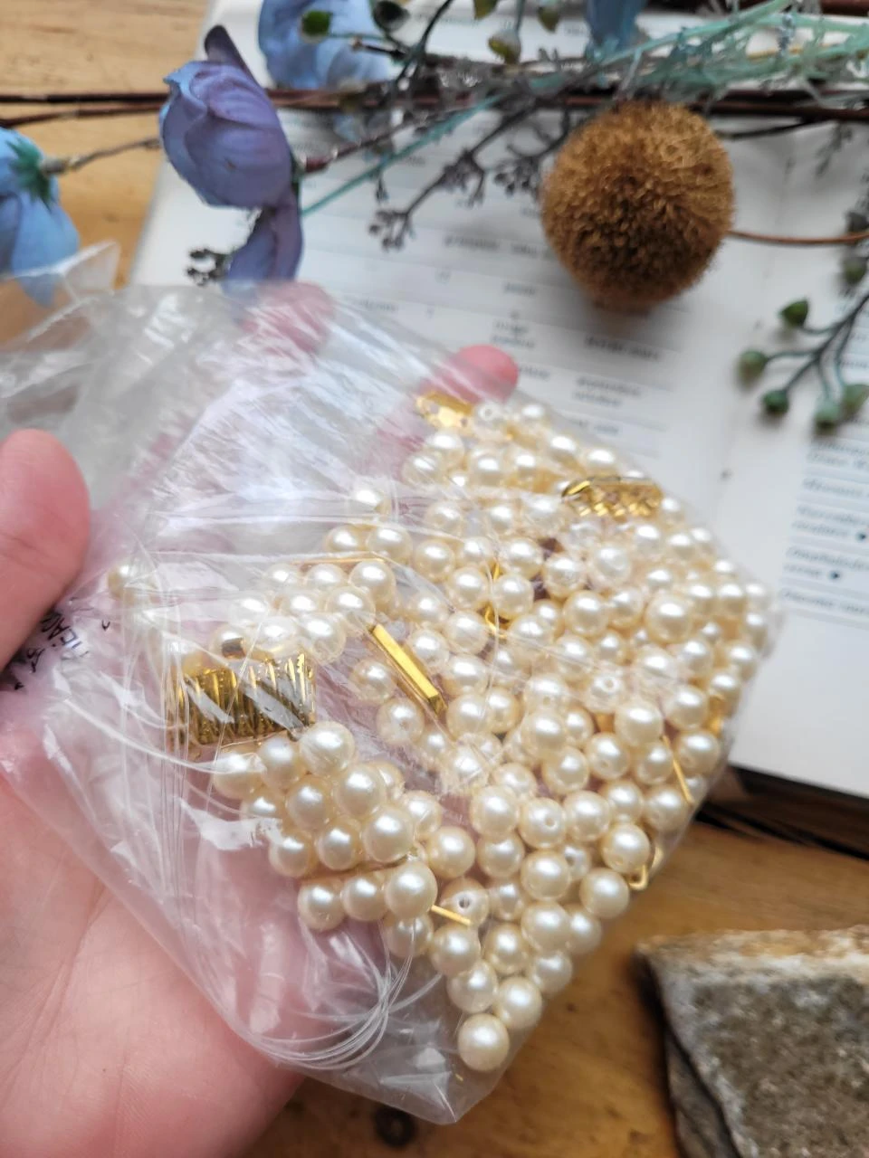 2 Lots - 240 gr - of various stone beads and others for creation .. – photo 4